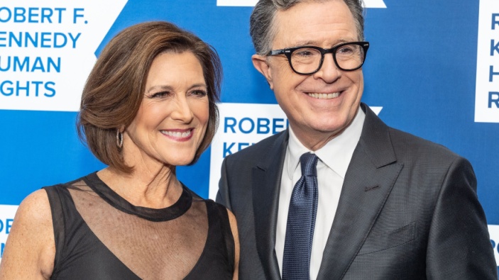 Stephen Colbert se despide del <i>late night</i> arropado por sus amigos