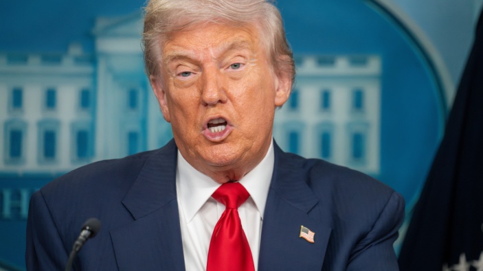 Dopo il ritiro di numerosi artisti, Trump ha chiesto l’annullamento del concerto previsto per il 250° anniversario degli Stati Uniti