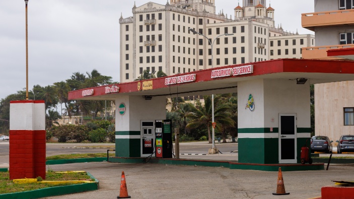 Cuba acomete la mayor reforma económica en décadas