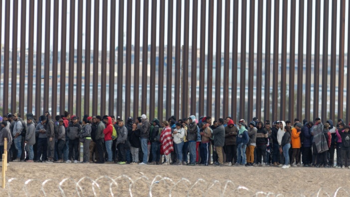 Una misa en la frontera estadounidense para rezar por los migrantes
