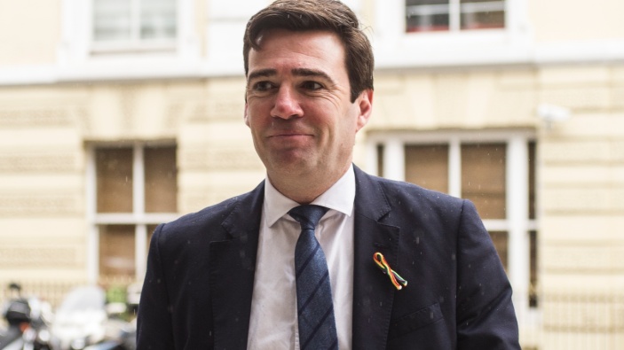 Andy Burnham diventa il settimo primo ministro del Regno Unito in dieci anni