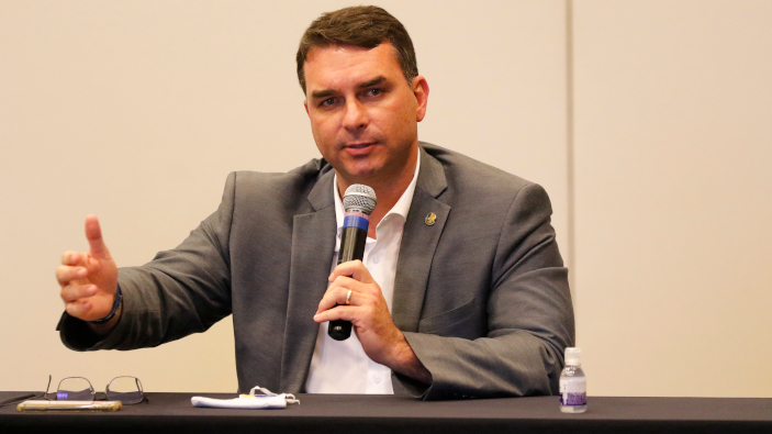 Flávio Bolsonaro anuncia su postulación presidencial