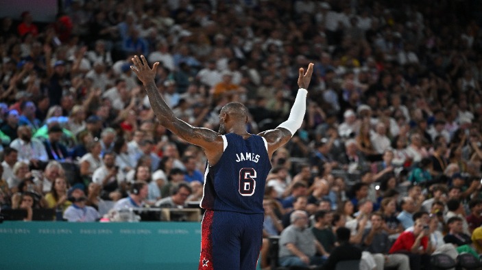LeBron James seguirá jugando en la NBA
