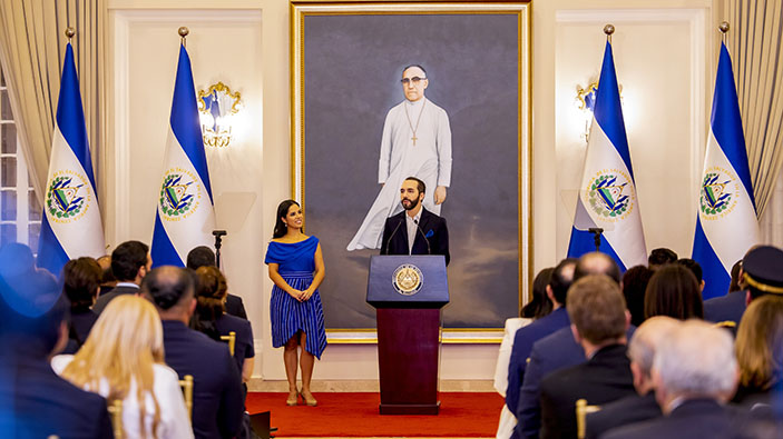 La pesadilla de ser mujer y periodista en El Salvador 
