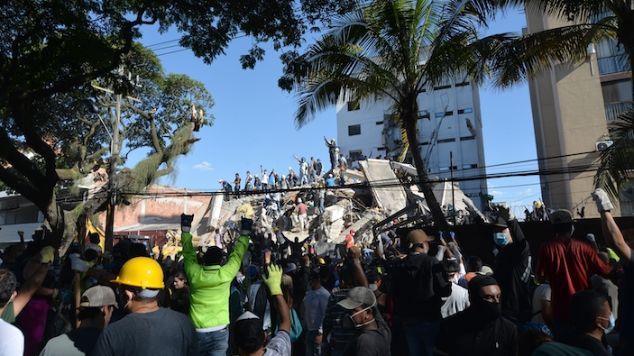 Un terrible terremoto se cobra cientos de vidas en Colombia