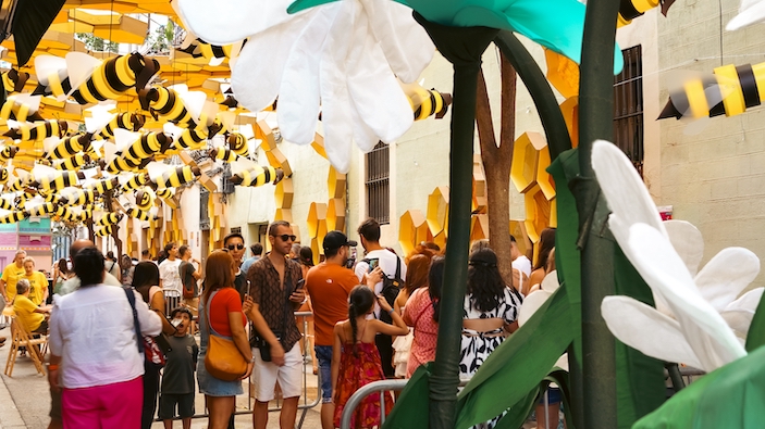 ¿Son compatibles las fiestas de Gràcia con el descanso de los vecinos?