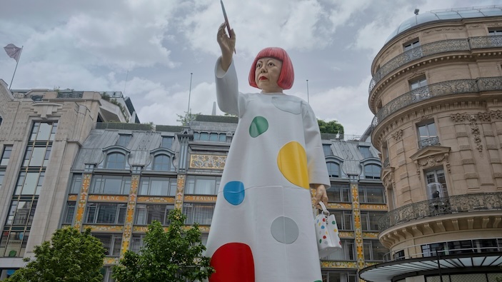 Yayoi Kusama, protagonista dell'avanguardia e icona della Pop Art, muore a 97 anni