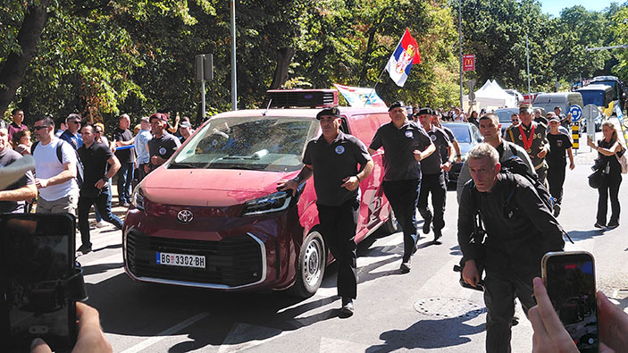 Ratko Mladić, un criminale di guerra condannato, riceve un funerale da eroe a Belgrado
