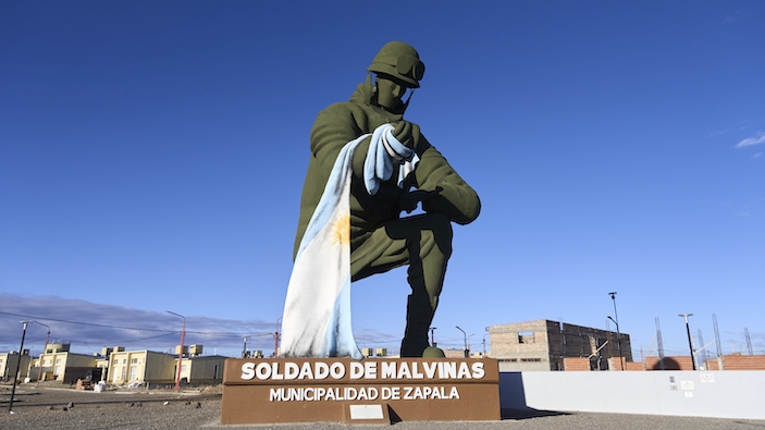 Javier Milei utiliza el comodín de las islas Malvinas para enardecer el ánimo de los argentinos 