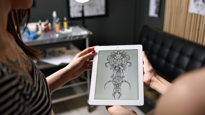 L'intelligence artificielle transforme le travail des tatoueurs