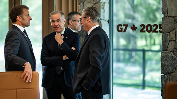 À Saint-Pierre-et-Miquelon, Macron et Carney affichent leur unité 