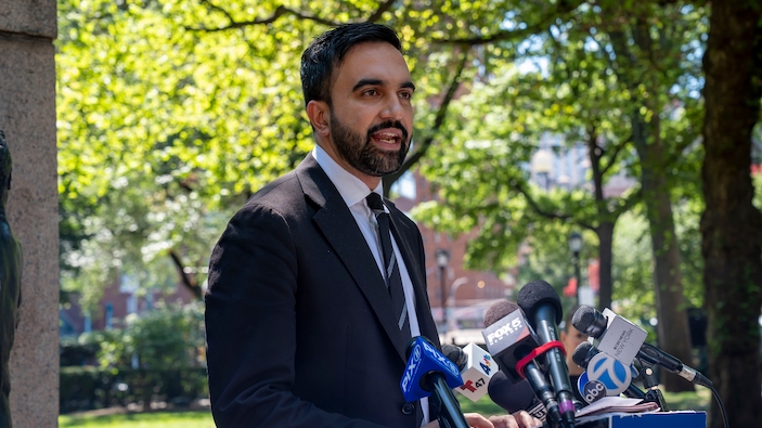 Collboni anuncia en Nueva York que Barcelona abrirá tiendas asequibles