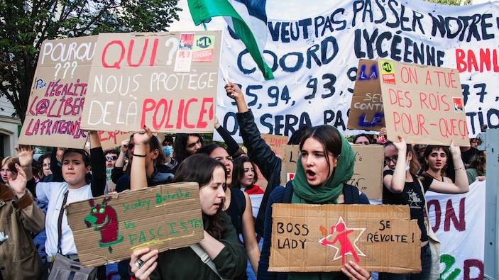 Les lycéens et les étudiants occupent la rue 