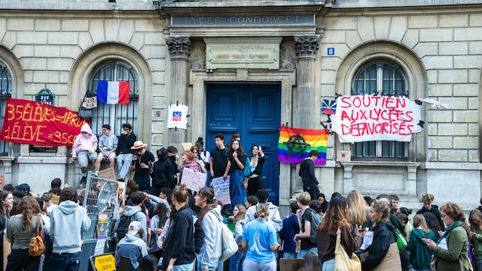 Francia, la legittima protesta degli studenti e il rischio della disinformazione social 