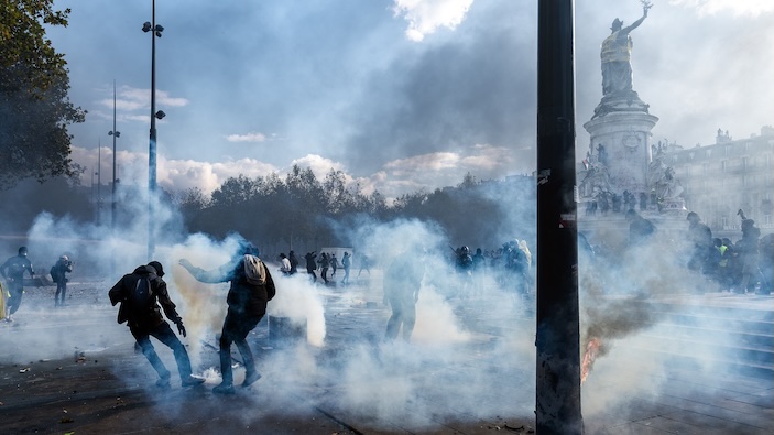 ¿A quién beneficiarán los disturbios en Francia de cara a las próximas elecciones presidenciales? 